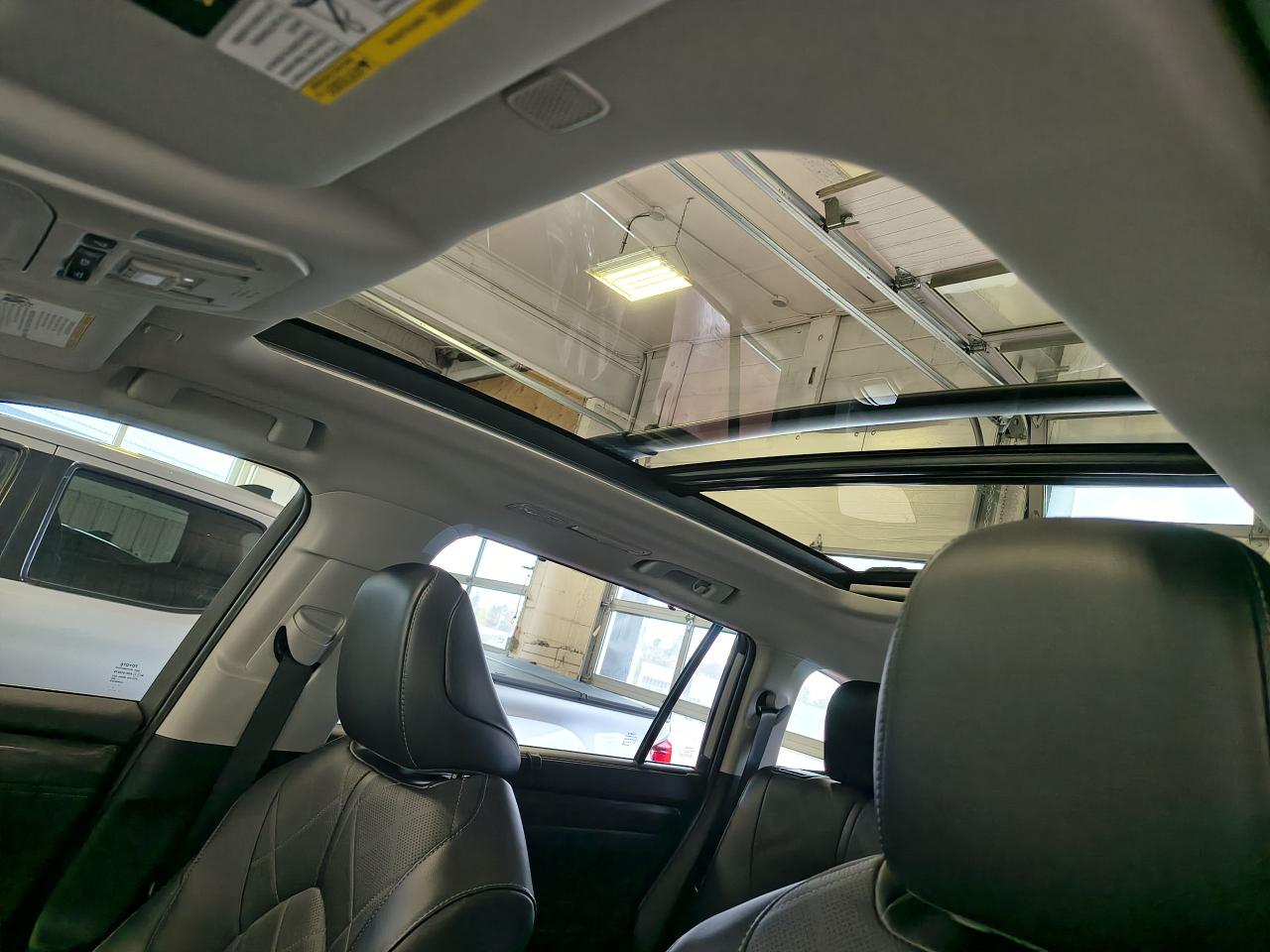 2023 Toyota Highlander Plantinum AWD Photo0