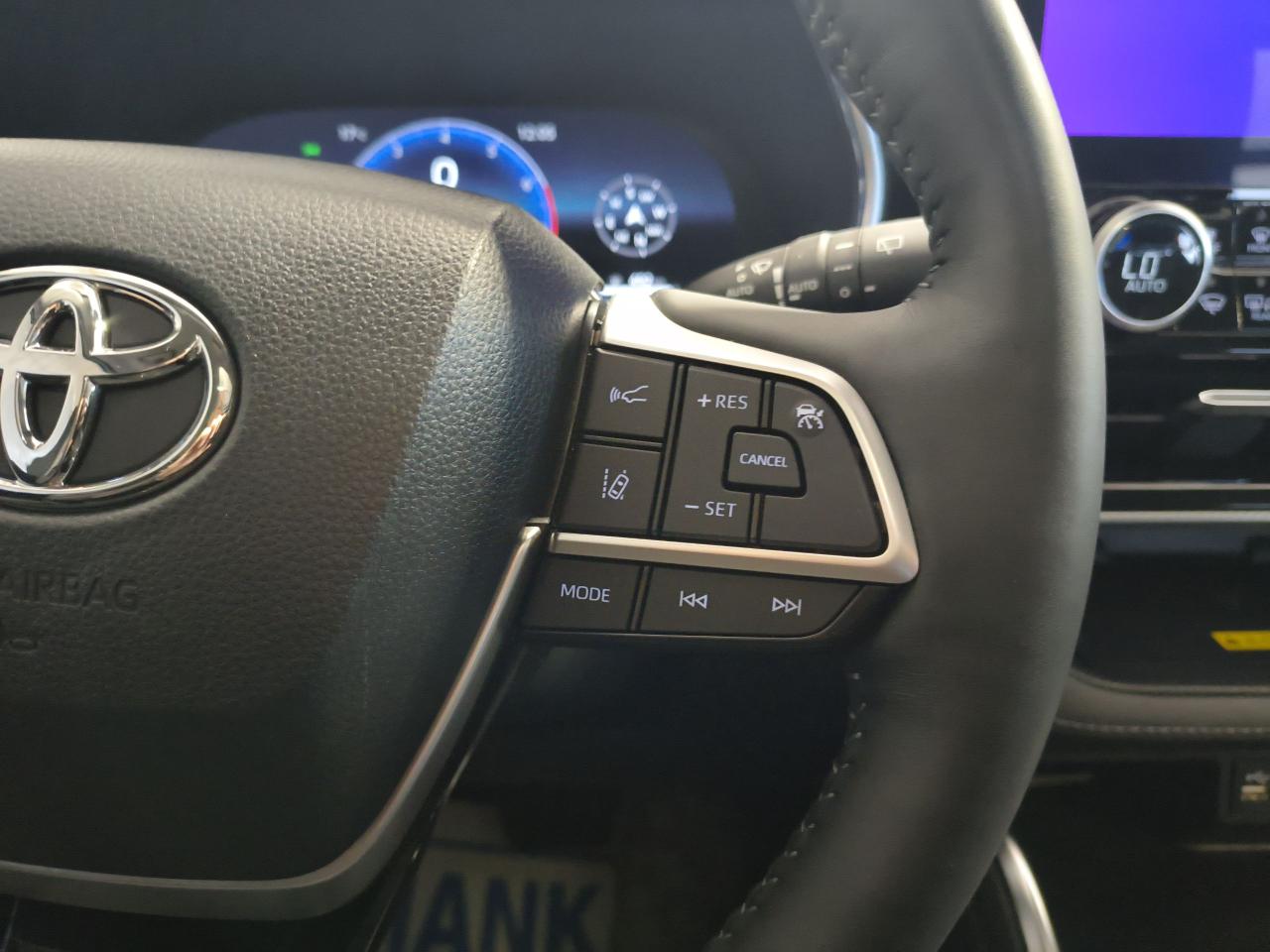 2023 Toyota Highlander Plantinum AWD Photo0