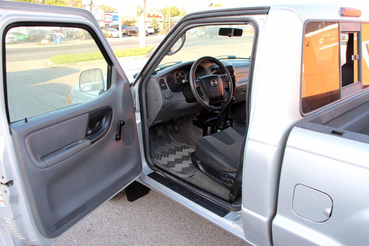 2004 Mazda B-Series SX - Photo #12