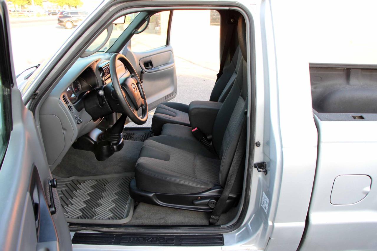 2004 Mazda B-Series SX - Photo #13