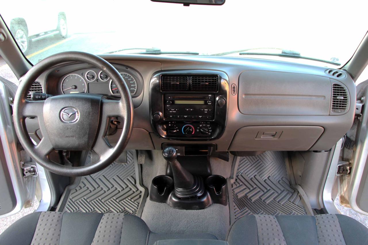 2004 Mazda B-Series SX - Photo #17