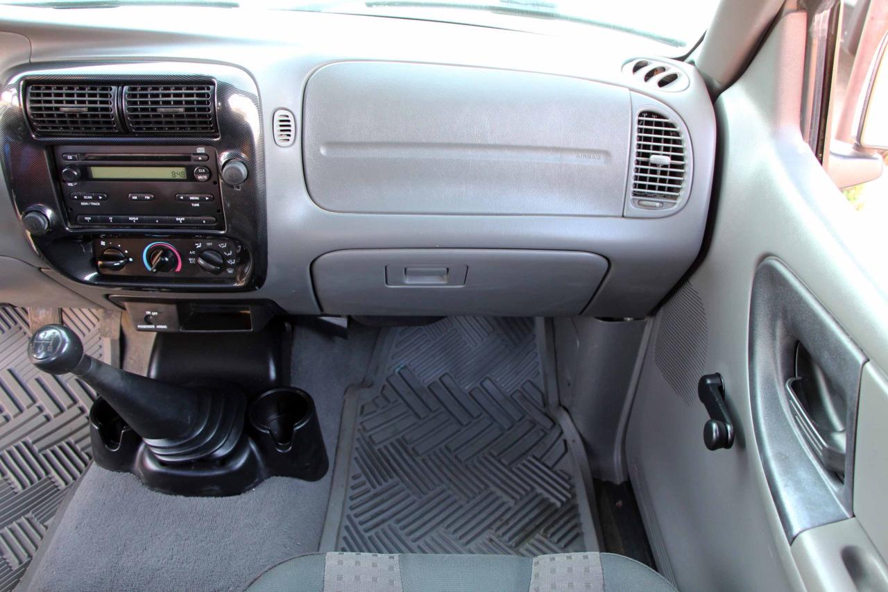 2004 Mazda B-Series SX - Photo #19