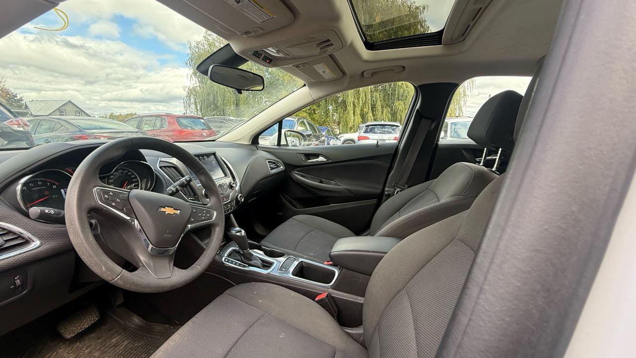 2017 Chevrolet Cruze LT - Photo #11