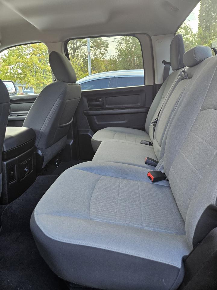 2022 RAM 1500 Classic EXPRESS - Photo #4