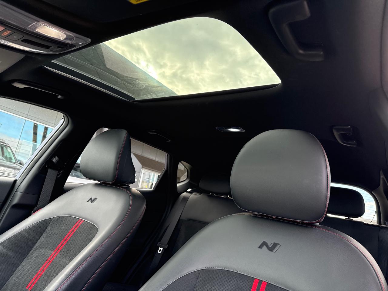 2024 Hyundai KONA 1.6T N Line Ultimate w/Two-Tone Roof Photo
