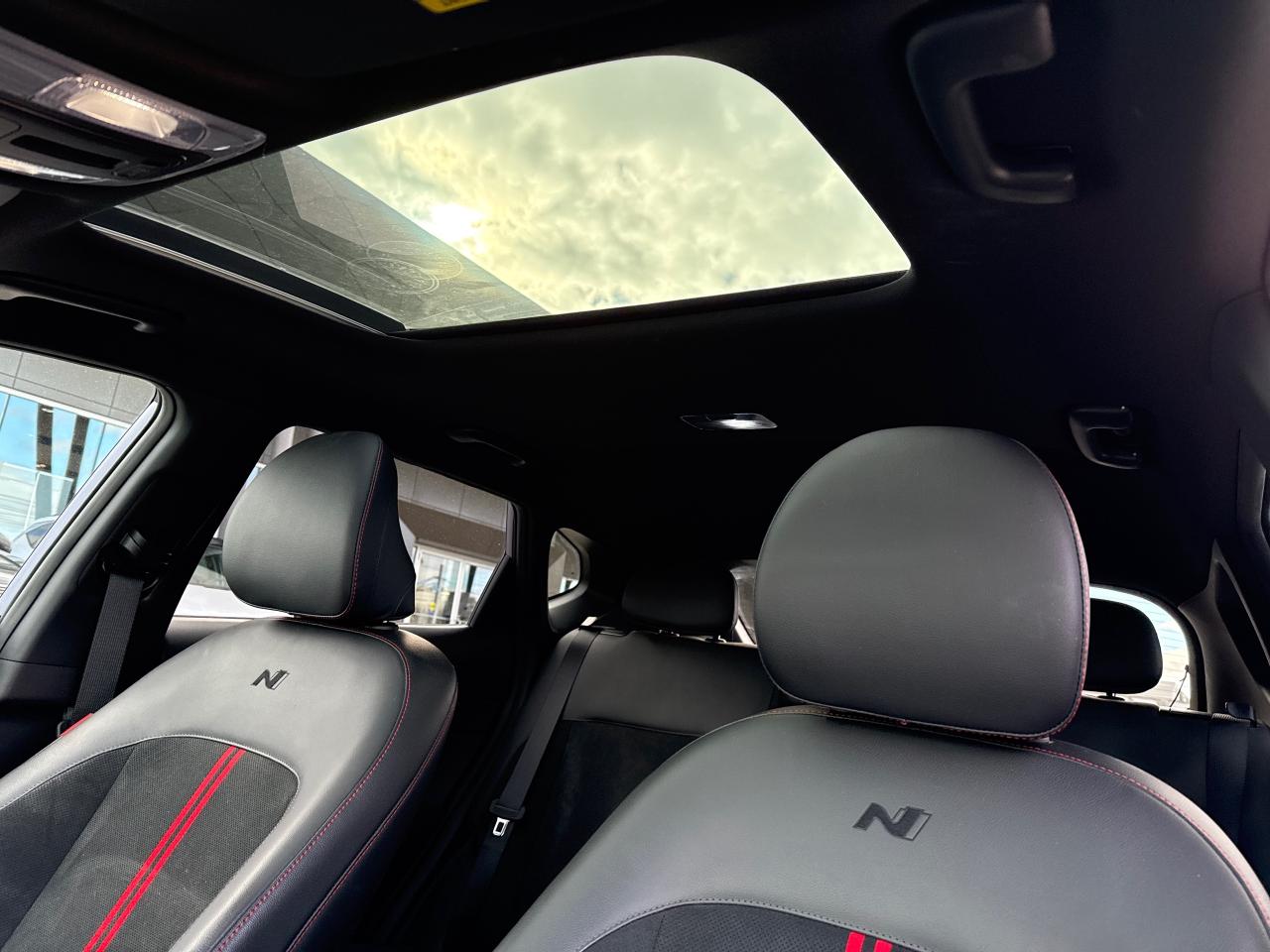 2024 Hyundai KONA 1.6T N Line Ultimate w/Two-Tone Roof Photo