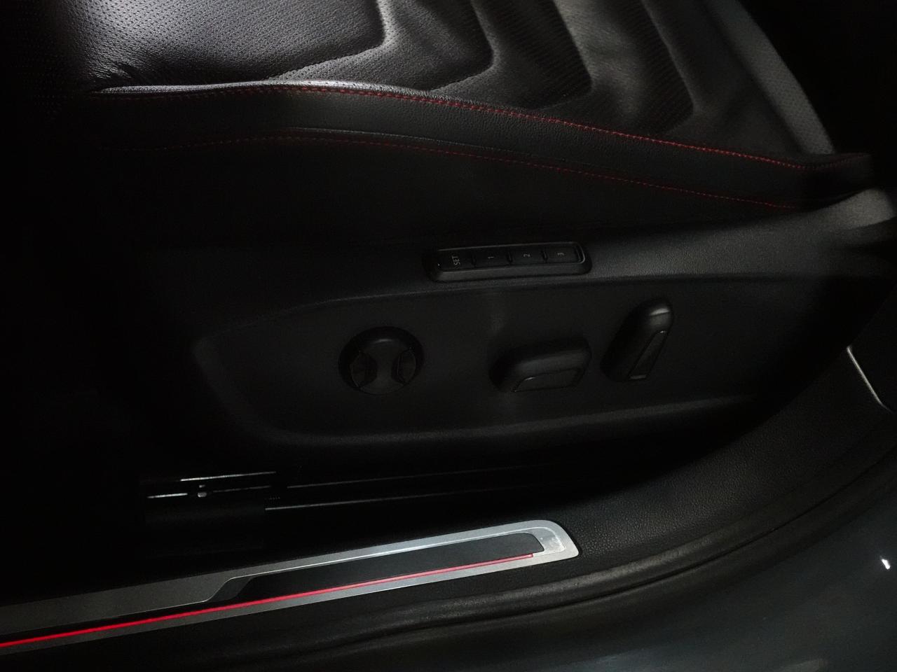 2024 Volkswagen Jetta GLI Nav | Leather | Panoroof | Ambient Light | CarPlay