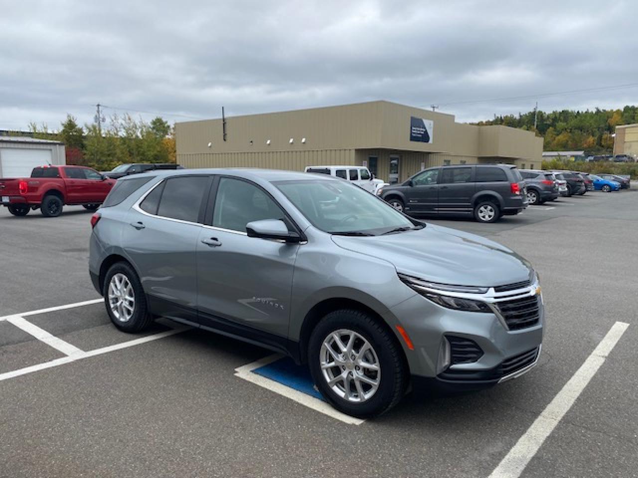 2024 Chevrolet Equinox AWD 4DR LT - Photo #3