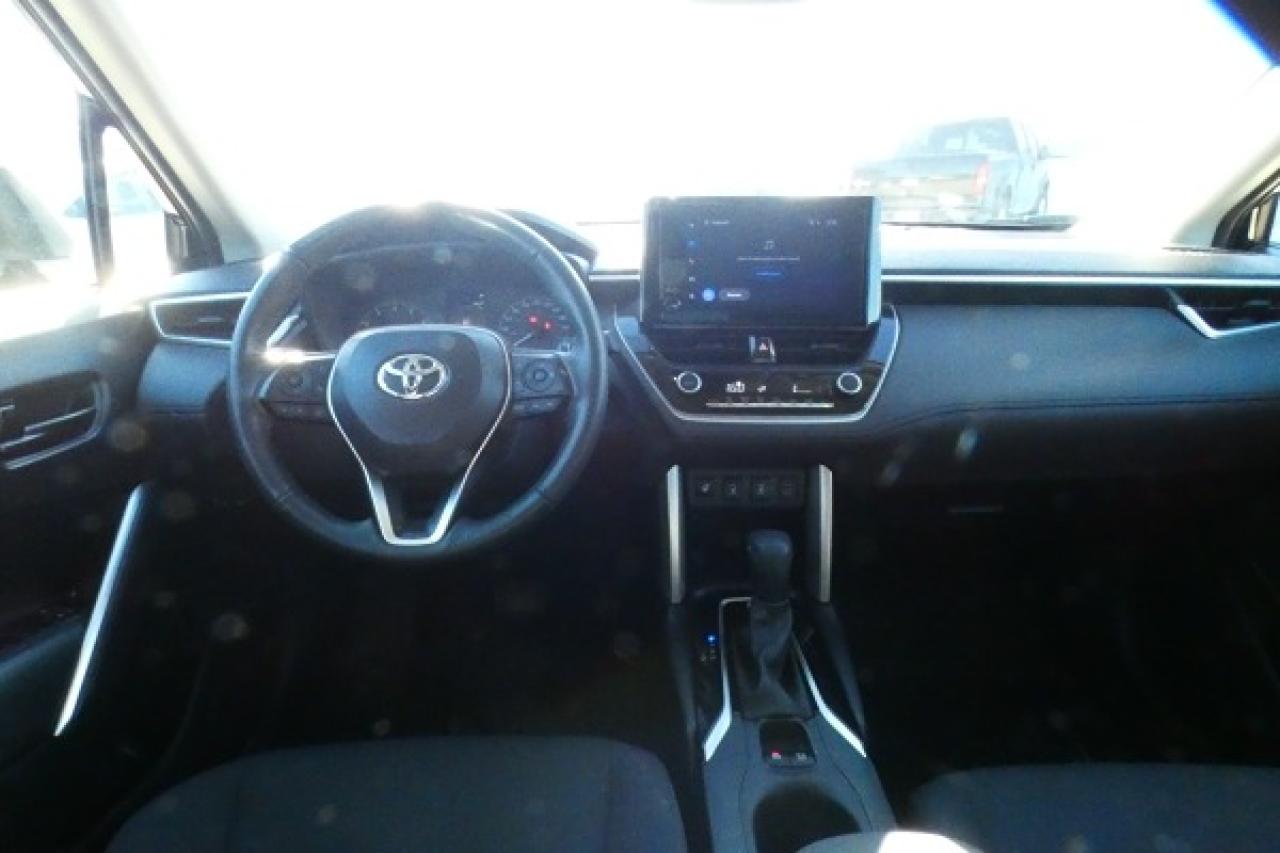 2024 Toyota Corolla Cross LE AWD w/Htd cloth, BUC - Photo #12