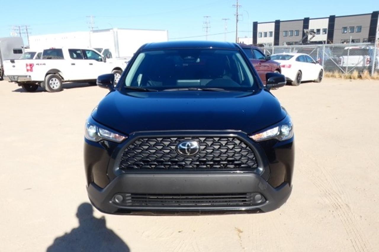 2024 Toyota Corolla Cross LE AWD w/Htd cloth, BUC - Photo #3