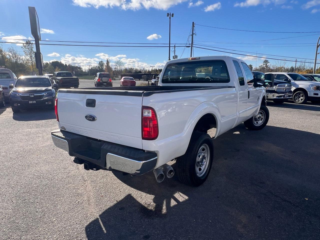 2014 Ford SUPER DUTY F-350 SRW 4WD SuperCab 158" XL Photo2