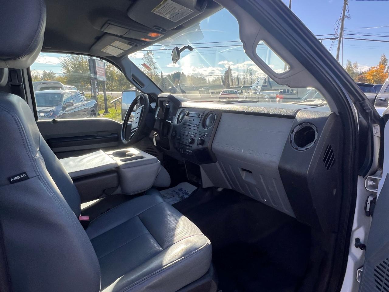 2014 Ford SUPER DUTY F-350 SRW 4WD SuperCab 158" XL Photo3