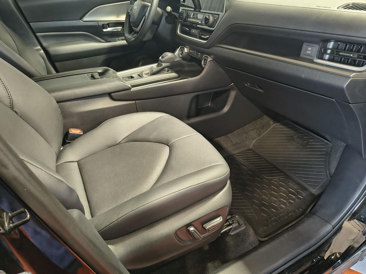 2024 Toyota Grand Highlander XLE Photo0