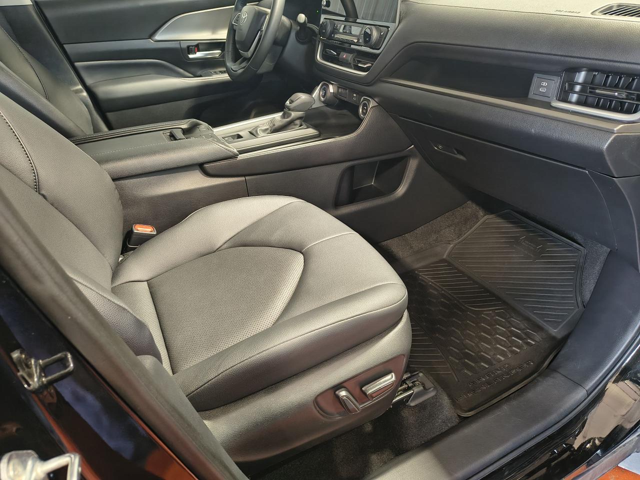 2024 Toyota Grand Highlander XLE Photo0