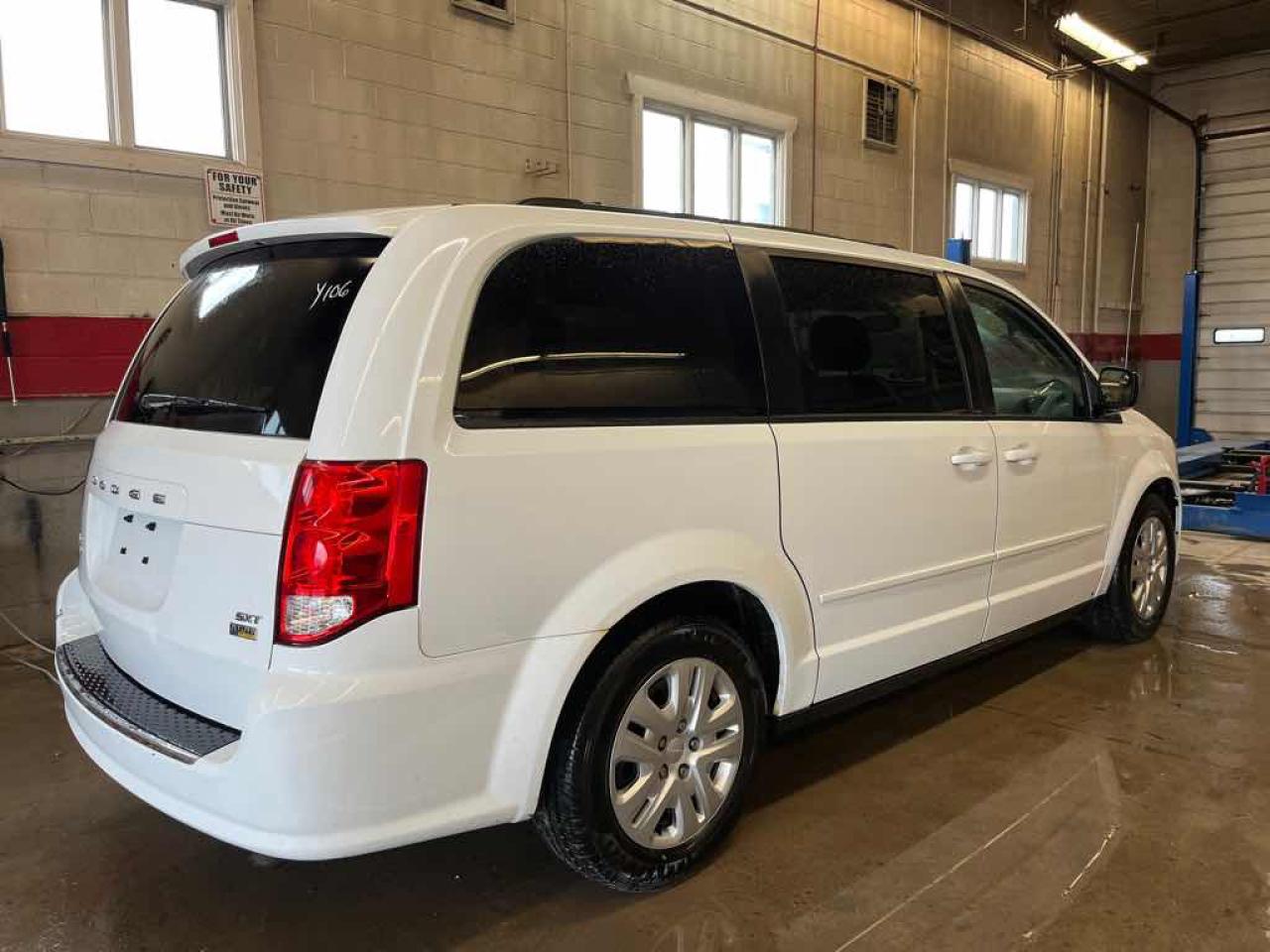 2014 Dodge Grand Caravan SE - Photo #4