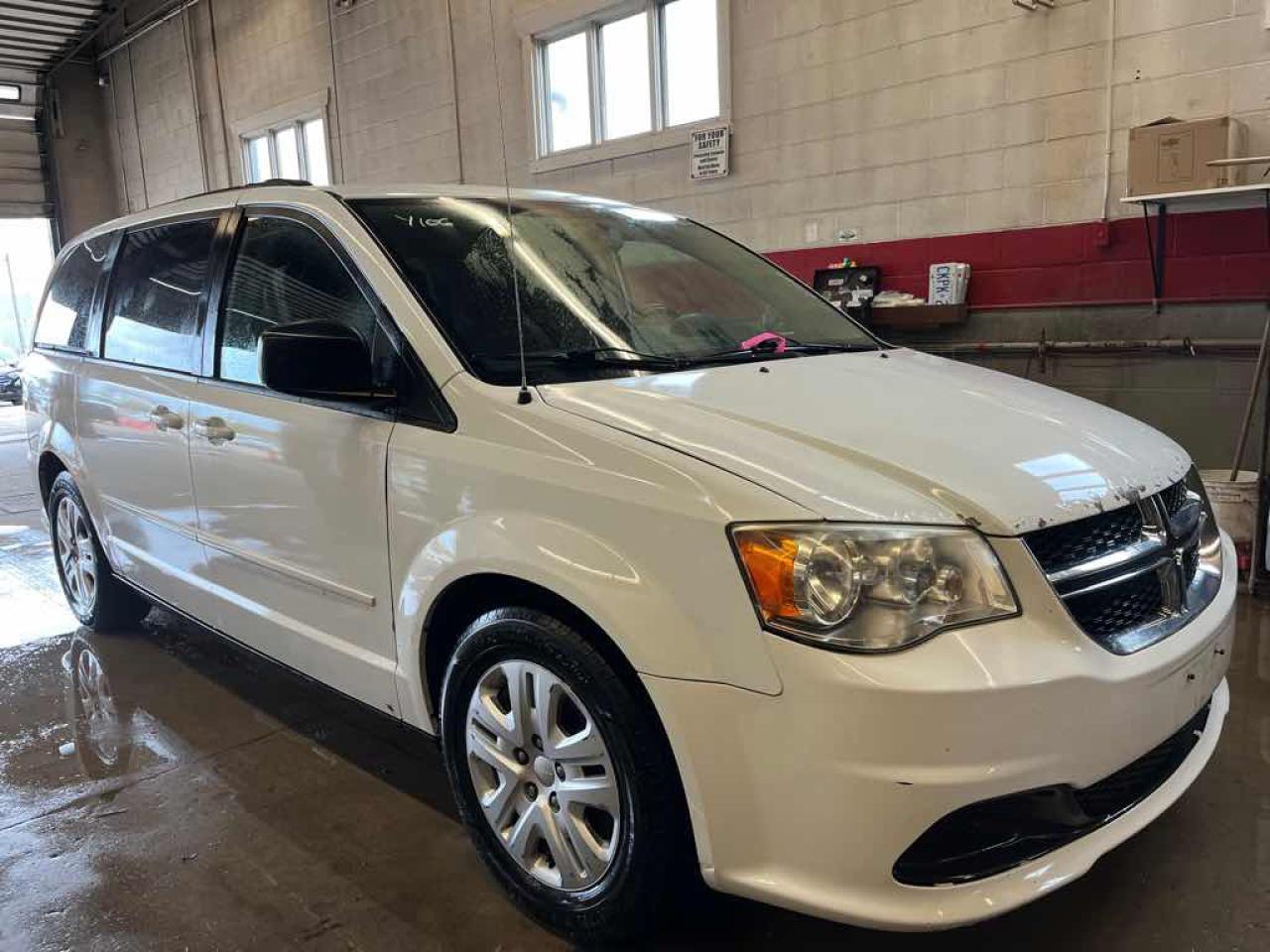 2014 Dodge Grand Caravan SE - Photo #3