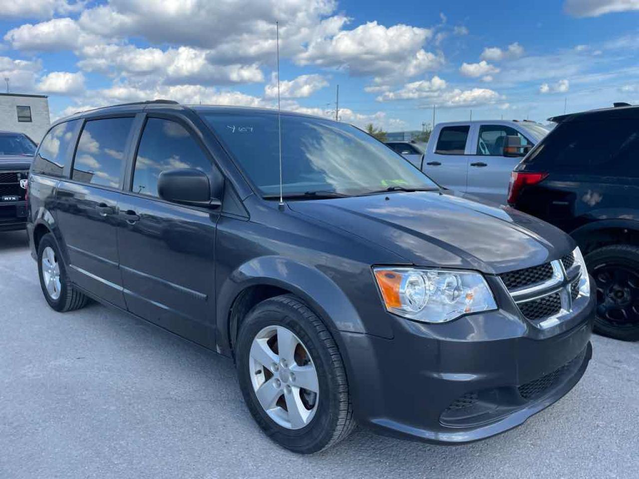 2016 Dodge Grand Caravan SE Photo2