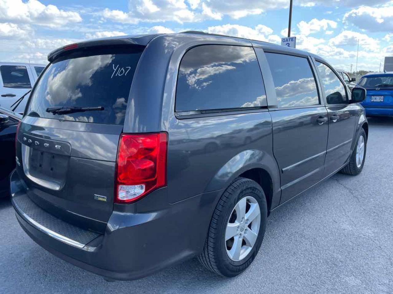 2016 Dodge Grand Caravan SE - Photo #4