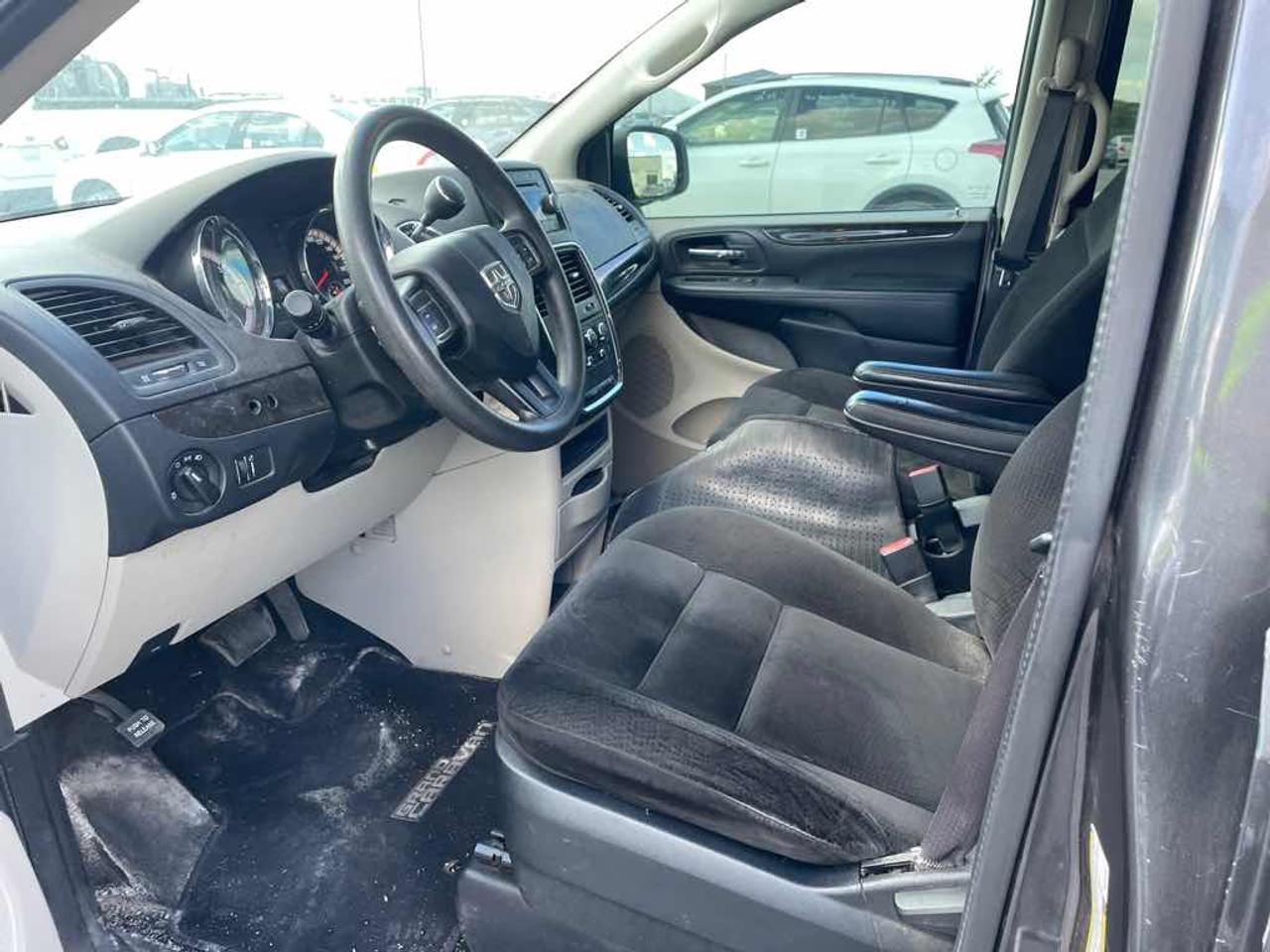 2016 Dodge Grand Caravan SE Photo