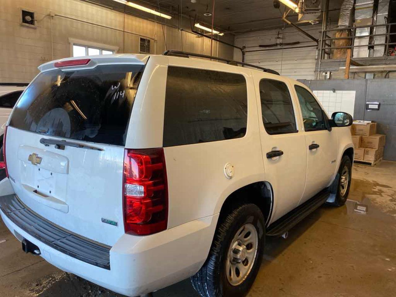 2010 CHEVRO TAHOE C1500 LS - Photo #4