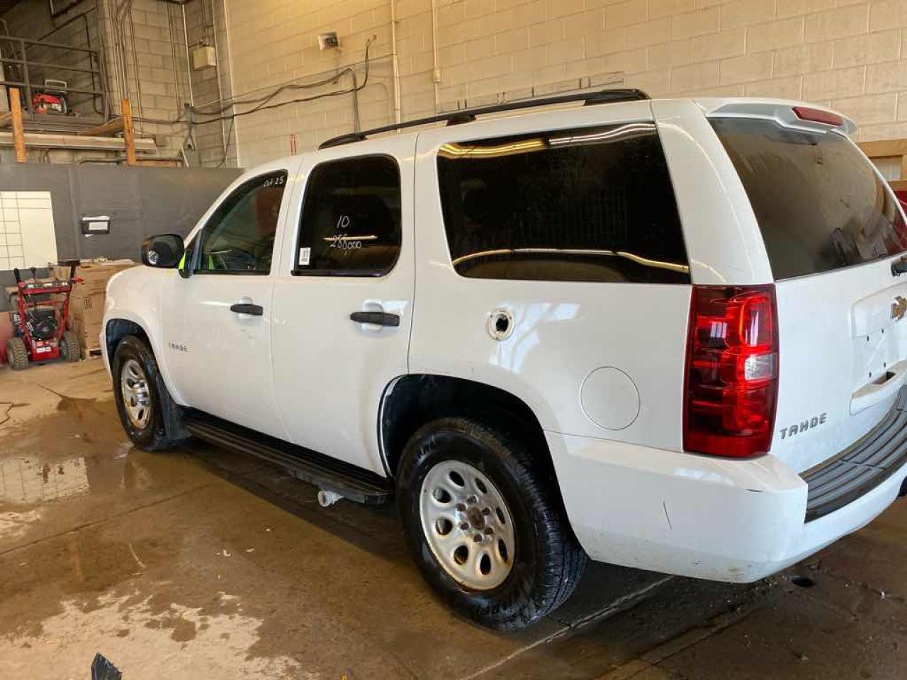 2010 CHEVRO TAHOE C1500 LS - Photo #6