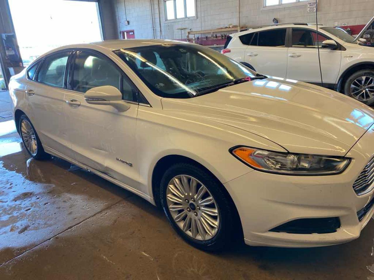 2016 Ford Fusion SE Hybrid - Photo #3
