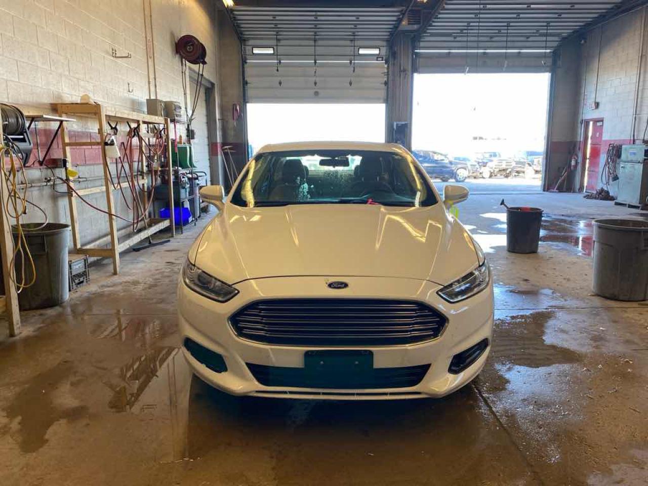 2016 Ford Fusion SE Hybrid - Photo #2