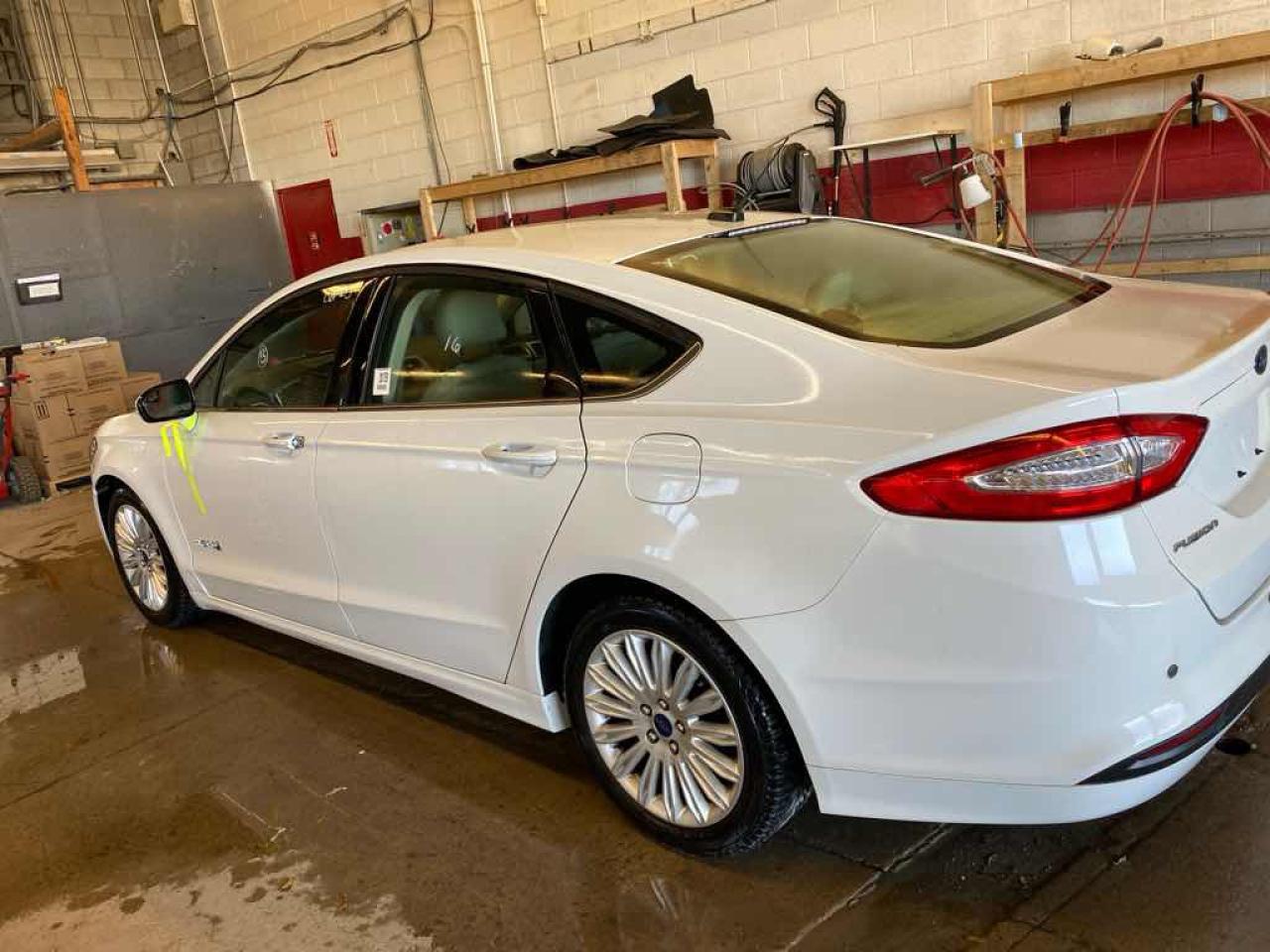 2016 Ford Fusion SE Hybrid - Photo #6