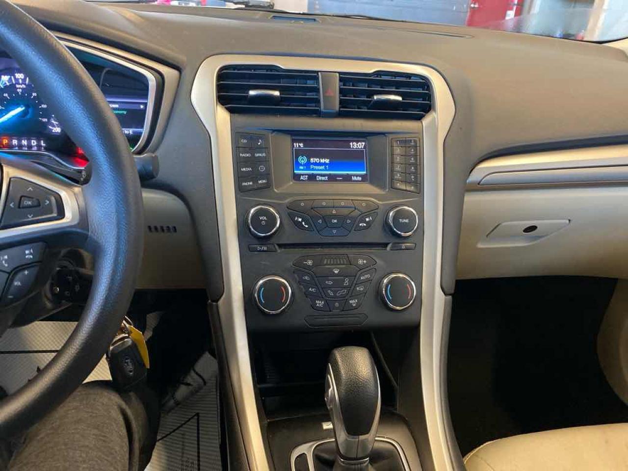 2016 Ford Fusion SE Hybrid - Photo #10