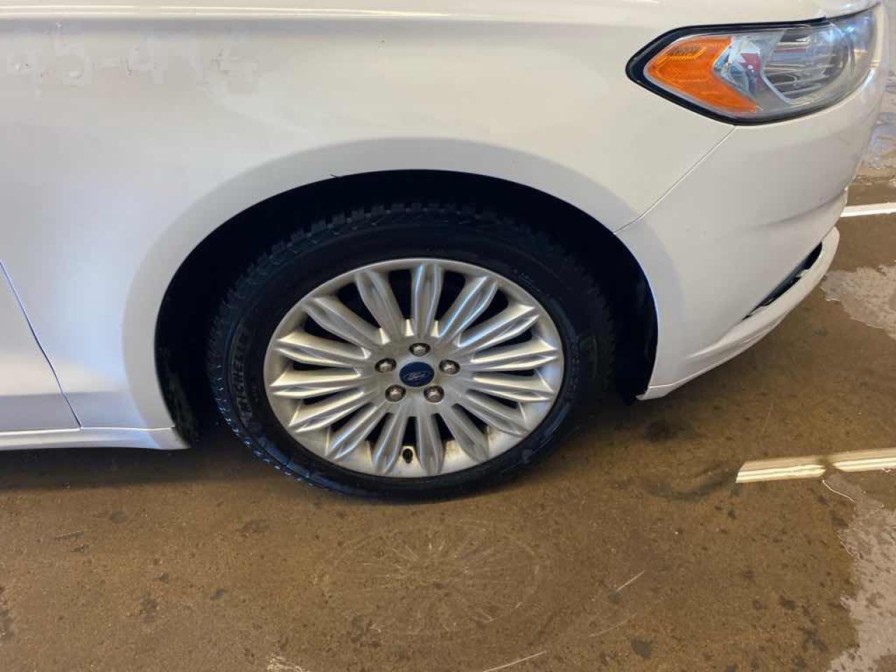 2016 Ford Fusion SE Hybrid - Photo #15