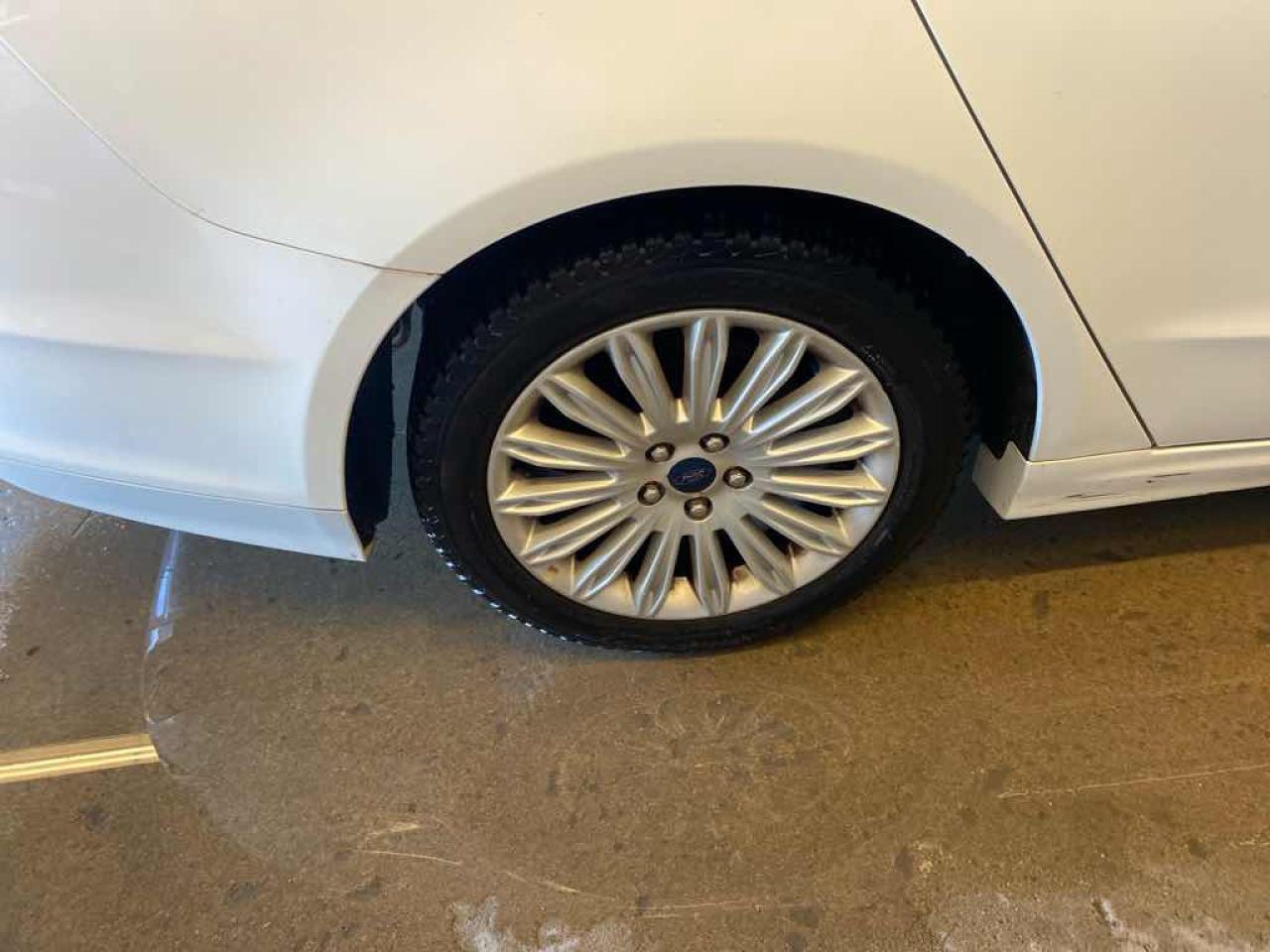 2016 Ford Fusion SE Hybrid - Photo #16