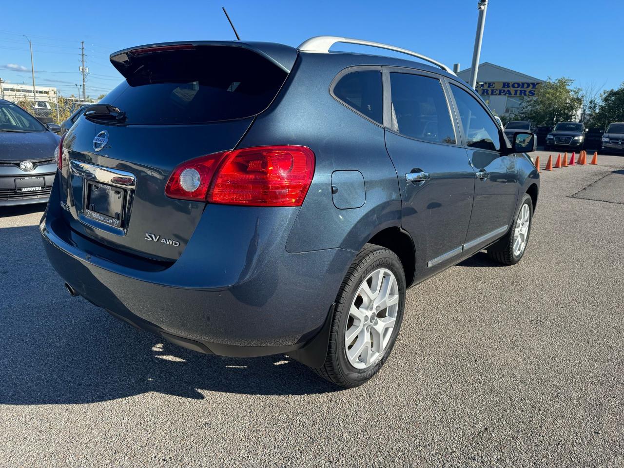 2013 Nissan Rogue SV Photo4