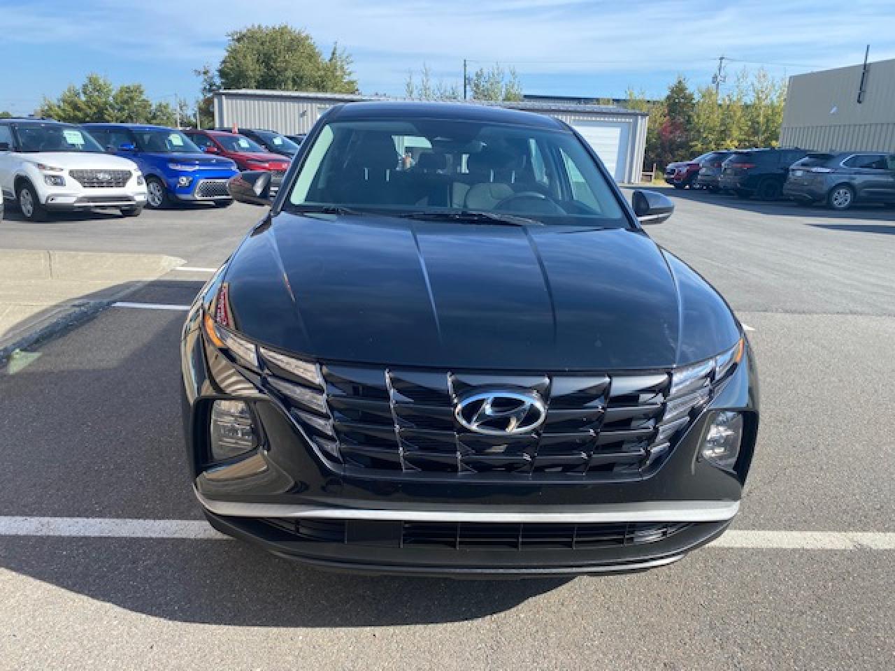 2022 Hyundai Tucson Essential FWD - Photo #2