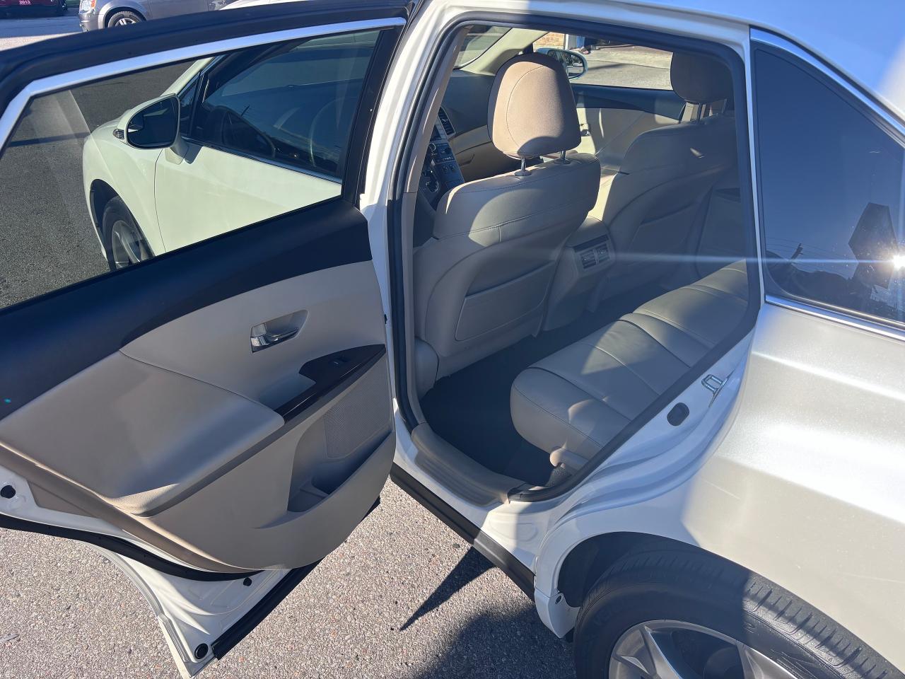 2015 Toyota Venza XLE V6 AWD FULLY LOADED!!! - Photo #11