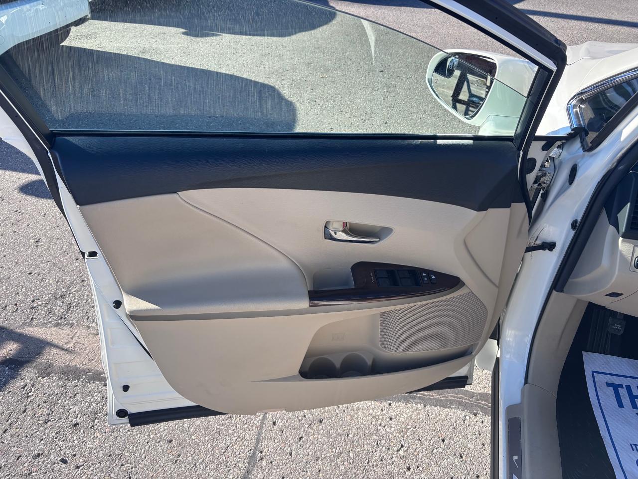 2015 Toyota Venza XLE V6 AWD FULLY LOADED!!! - Photo #17