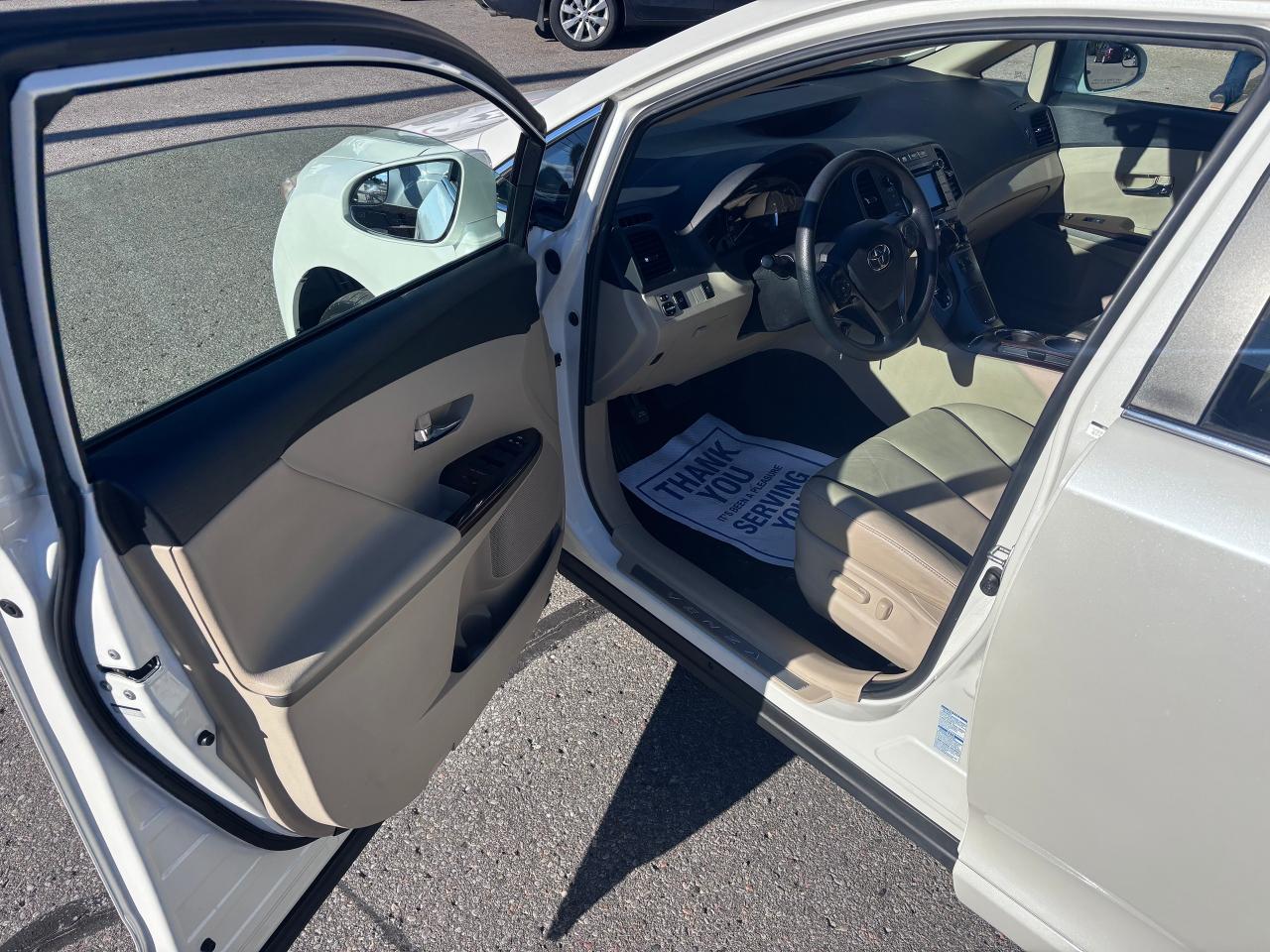 2015 Toyota Venza XLE V6 AWD FULLY LOADED!!! - Photo #15