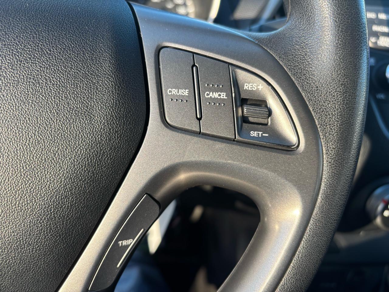 2015 Hyundai Tucson GL, 6 Spd Manual Transmission, Bluetooth - Photo #11