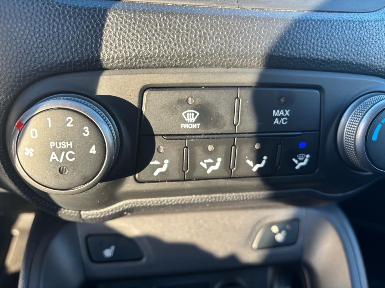 2015 Hyundai Tucson GL, 6 Spd Manual Transmission, Bluetooth - Photo #13