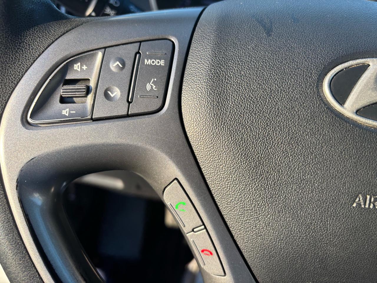 2015 Hyundai Tucson GL, 6 Spd Manual Transmission, Bluetooth - Photo #10