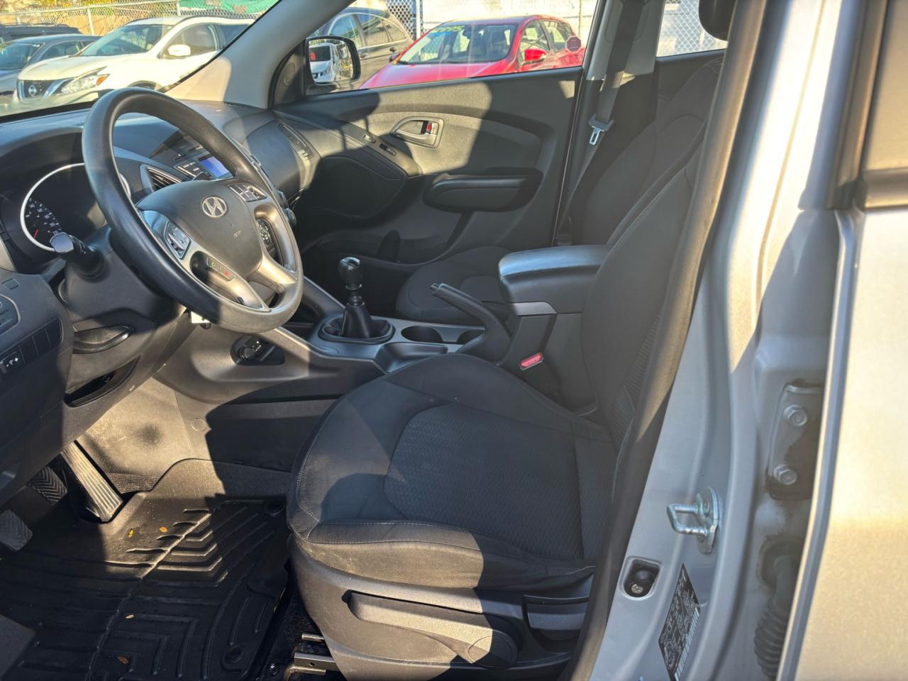 2015 Hyundai Tucson GL, 6 Spd Manual Transmission, Bluetooth