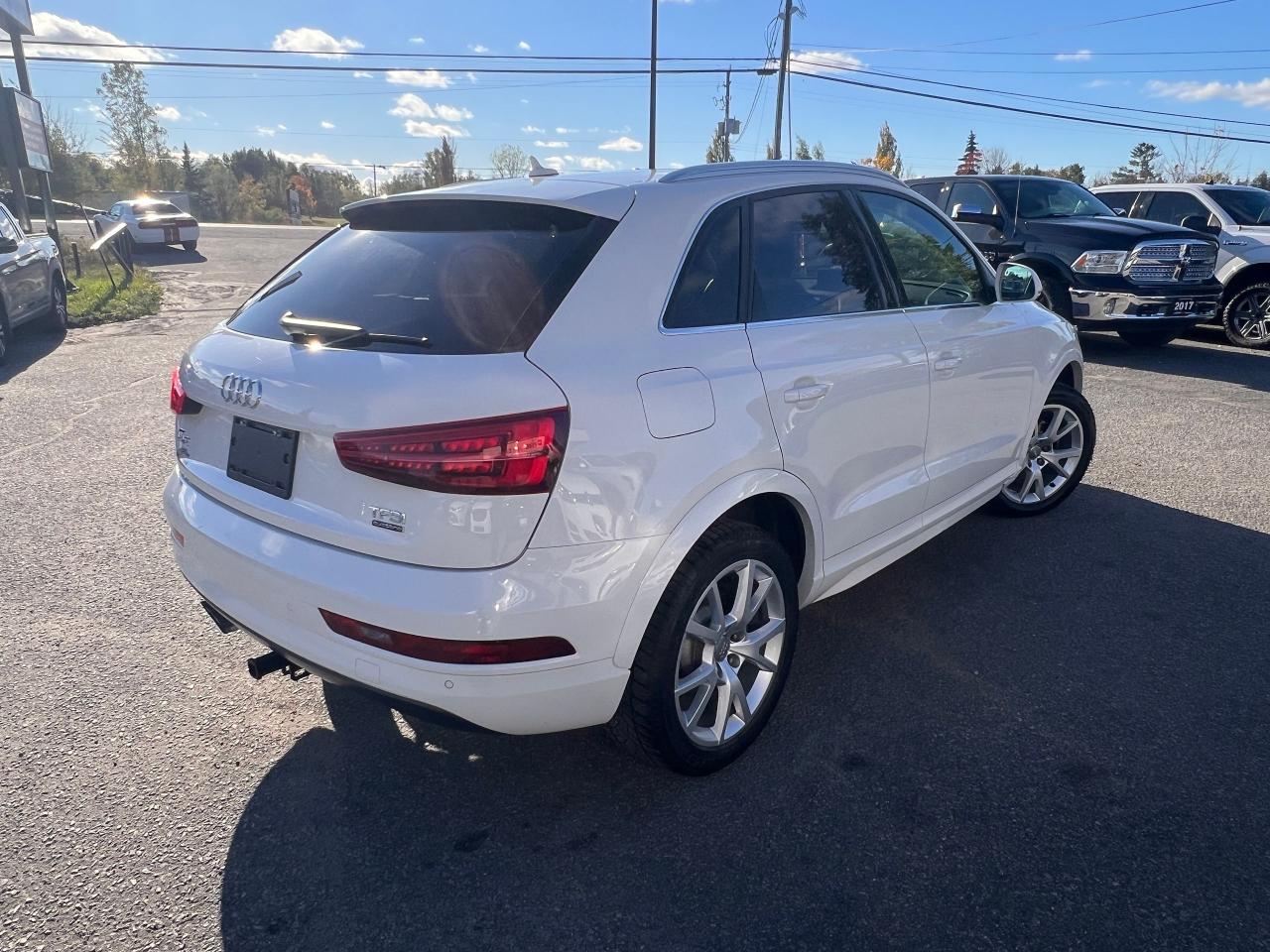 2018 Audi Q3 2.0 TFSI quattro Progressiv Tiptronic Photo4