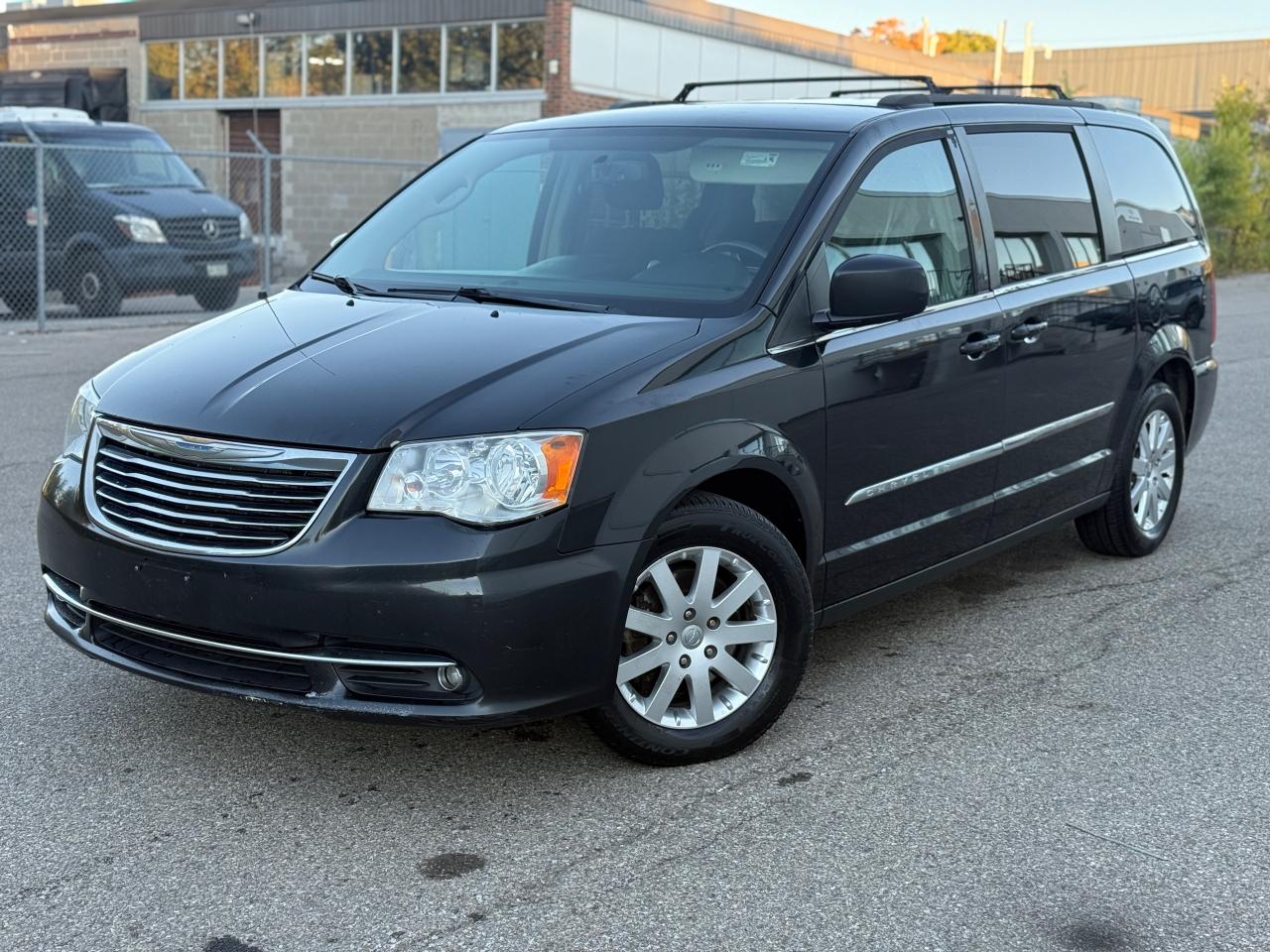 Used 2015 Chrysler Town & Country TOURING for sale in North York, ON