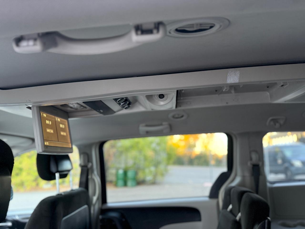 2015 Chrysler Town & Country TOURING - Photo #15
