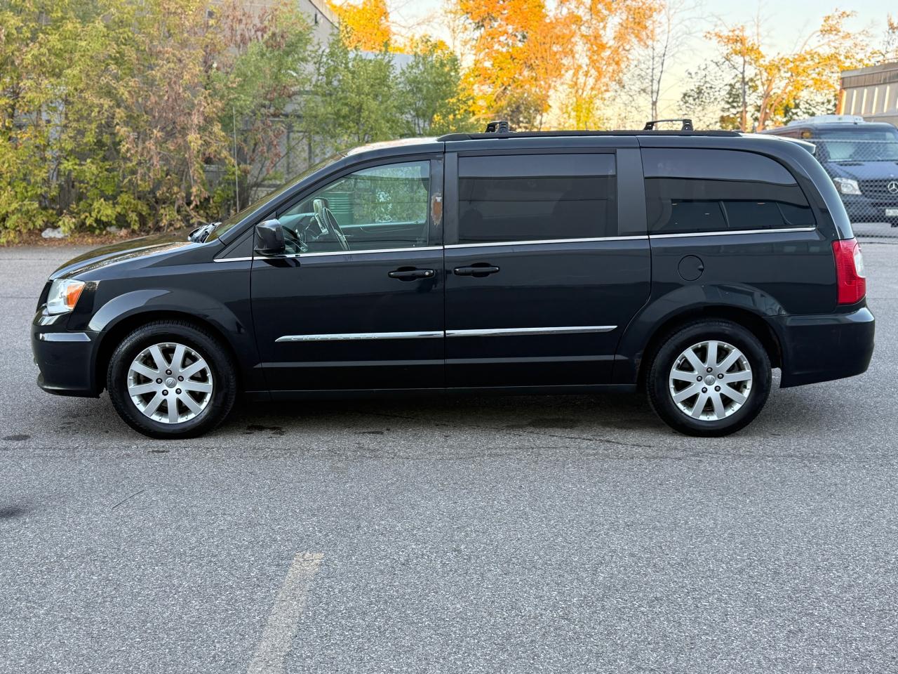 2015 Chrysler Town & Country TOURING - Photo #8