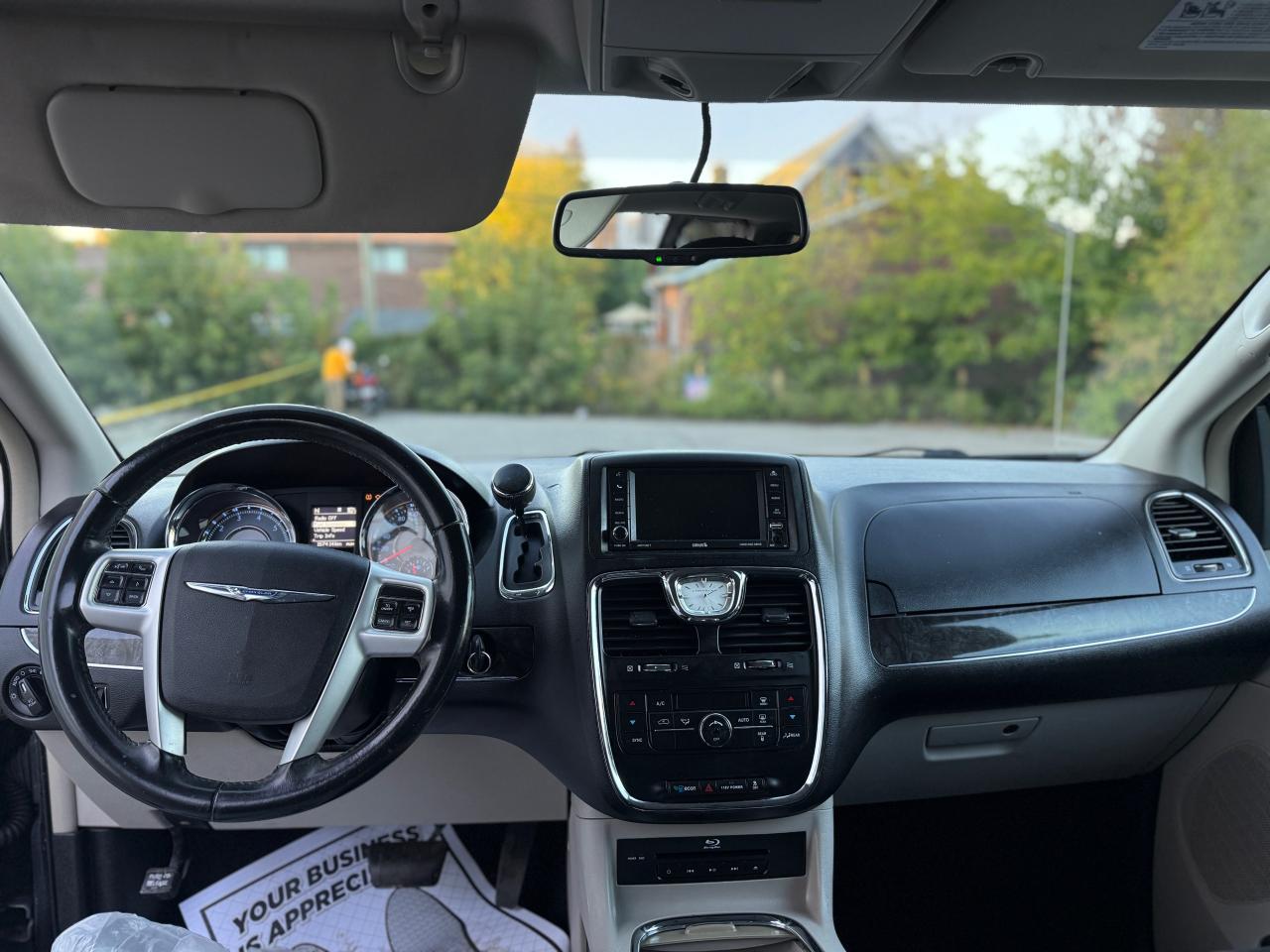 2015 Chrysler Town & Country TOURING - Photo #13