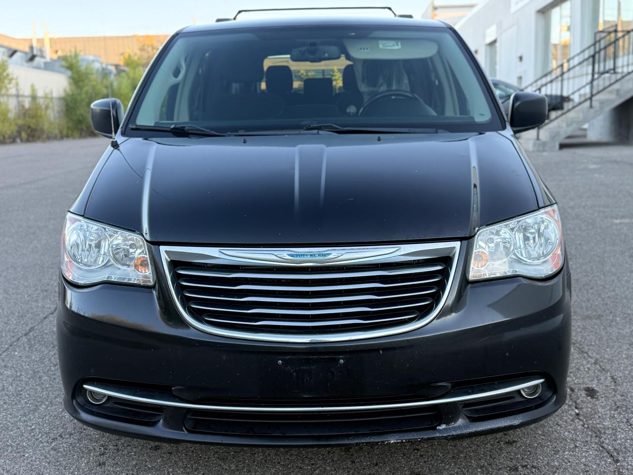 2015 Chrysler Town & Country TOURING - Photo #2