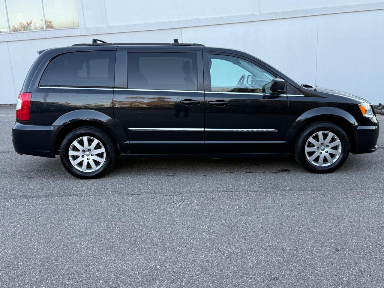2015 Chrysler Town & Country TOURING - Photo #4