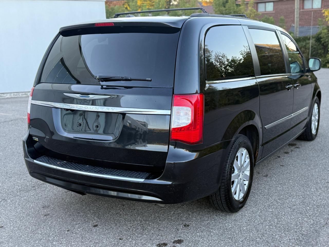2015 Chrysler Town & Country TOURING - Photo #5