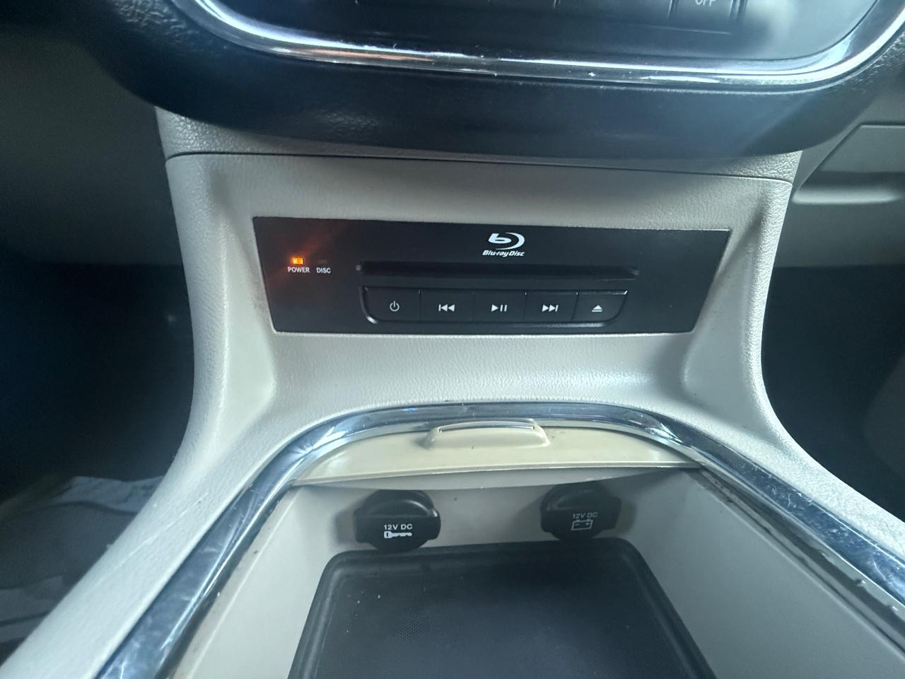 2015 Chrysler Town & Country TOURING - Photo #21