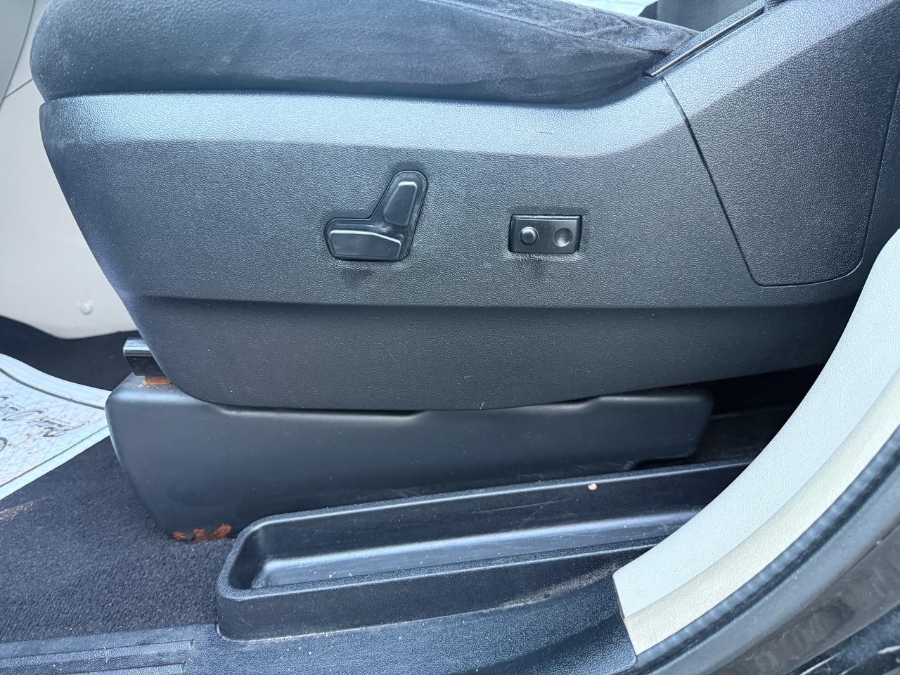 2015 Chrysler Town & Country TOURING - Photo #22